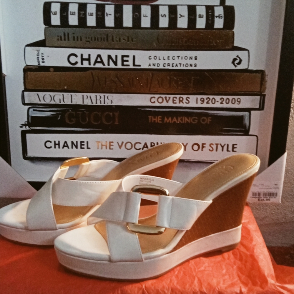 CHAPS WEDGE SANDAL!